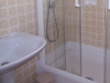 Cabine de douche dans la salle de bain